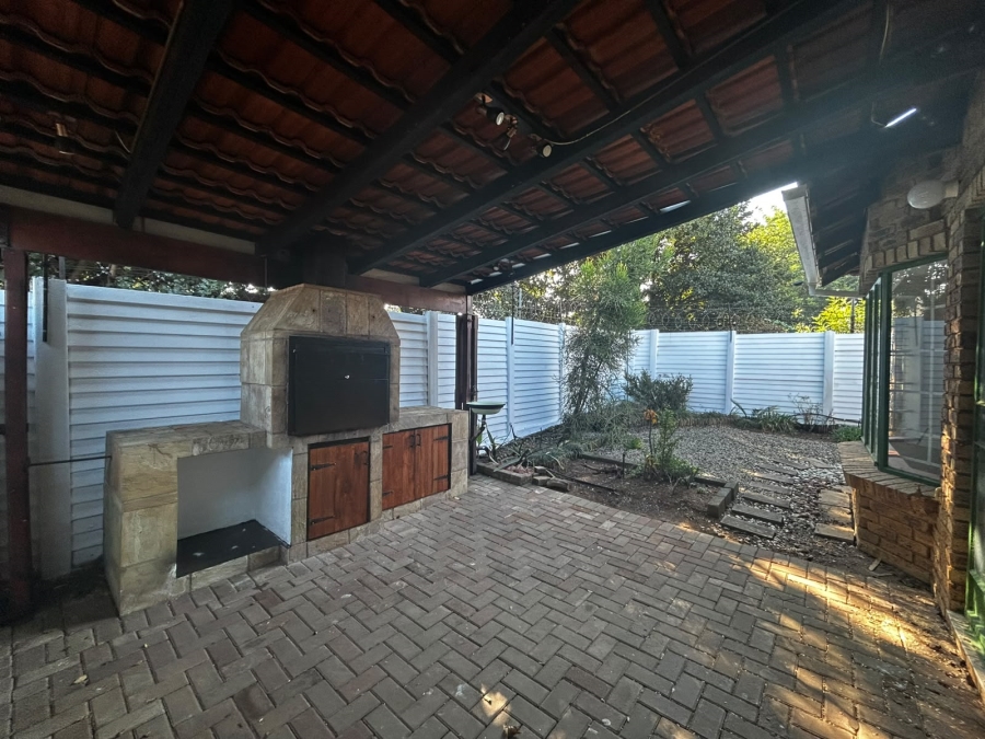 To Let 2 Bedroom Property for Rent in Moregloed Gauteng