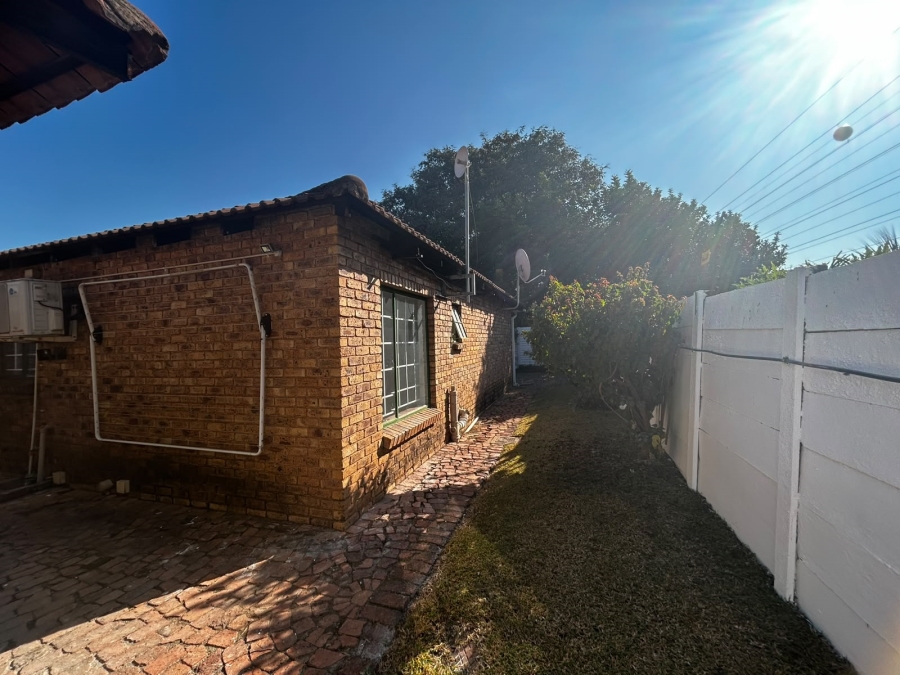 To Let 2 Bedroom Property for Rent in Moregloed Gauteng