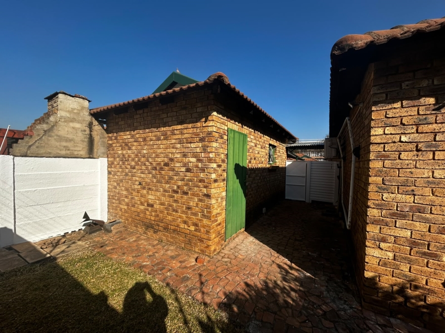 To Let 2 Bedroom Property for Rent in Moregloed Gauteng