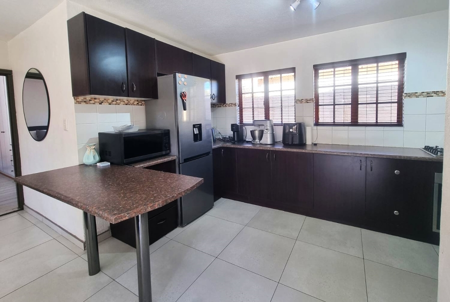 To Let 3 Bedroom Property for Rent in Equestria Gauteng