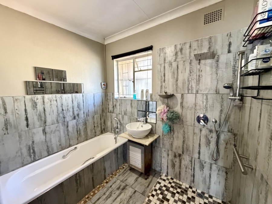 4 Bedroom Property for Sale in Kilner Park Gauteng