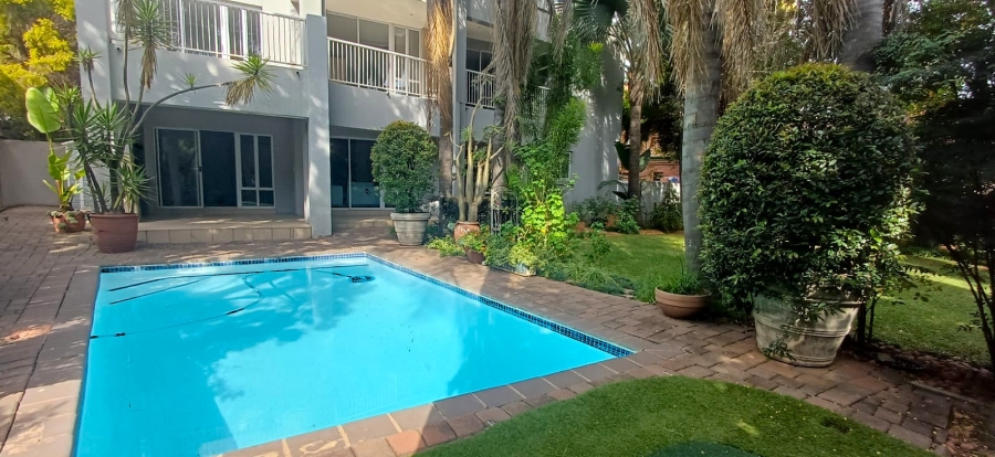 To Let 4 Bedroom Property for Rent in Silver Lakes Golf Estate Gauteng