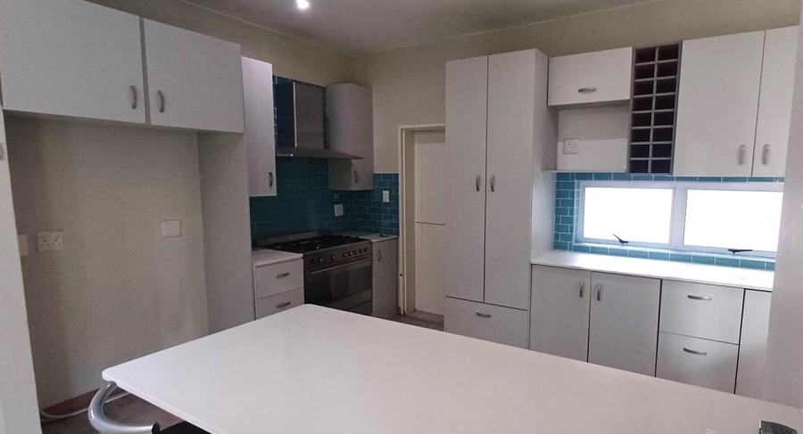 To Let 4 Bedroom Property for Rent in Silver Lakes Golf Estate Gauteng
