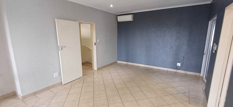 To Let 4 Bedroom Property for Rent in Silver Lakes Golf Estate Gauteng