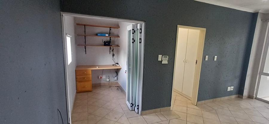 To Let 4 Bedroom Property for Rent in Silver Lakes Golf Estate Gauteng