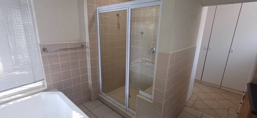 To Let 4 Bedroom Property for Rent in Silver Lakes Golf Estate Gauteng