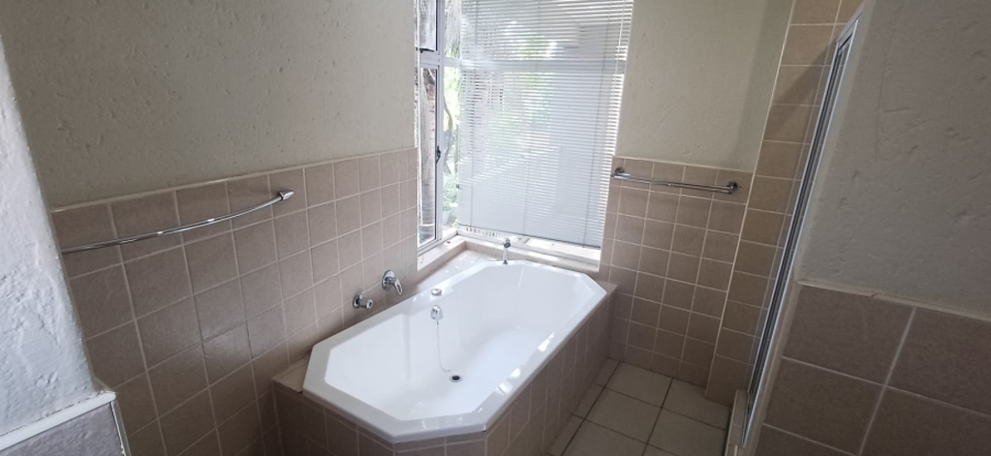 To Let 4 Bedroom Property for Rent in Silver Lakes Golf Estate Gauteng