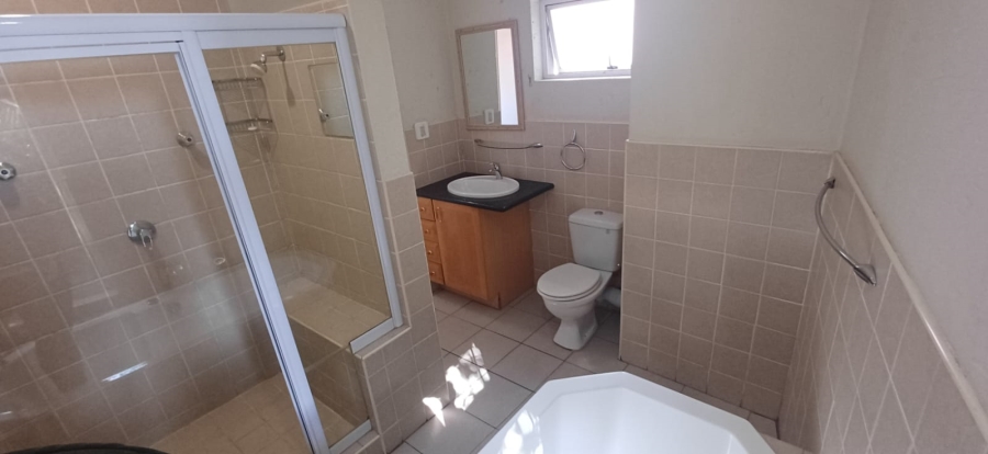 To Let 4 Bedroom Property for Rent in Silver Lakes Golf Estate Gauteng