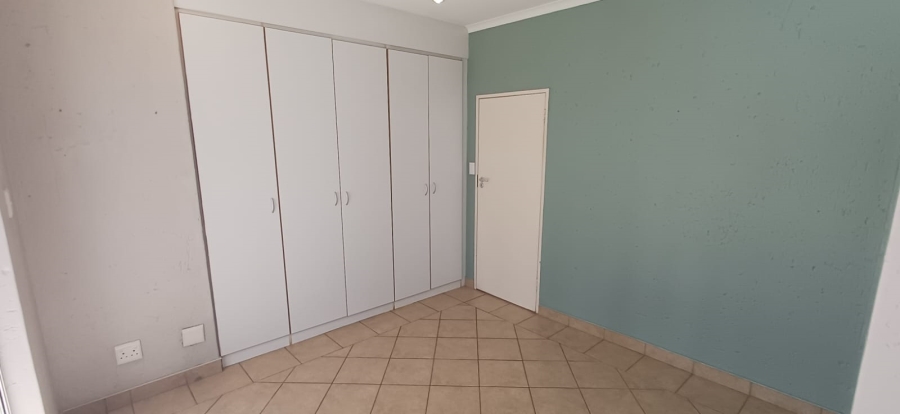 To Let 4 Bedroom Property for Rent in Silver Lakes Golf Estate Gauteng