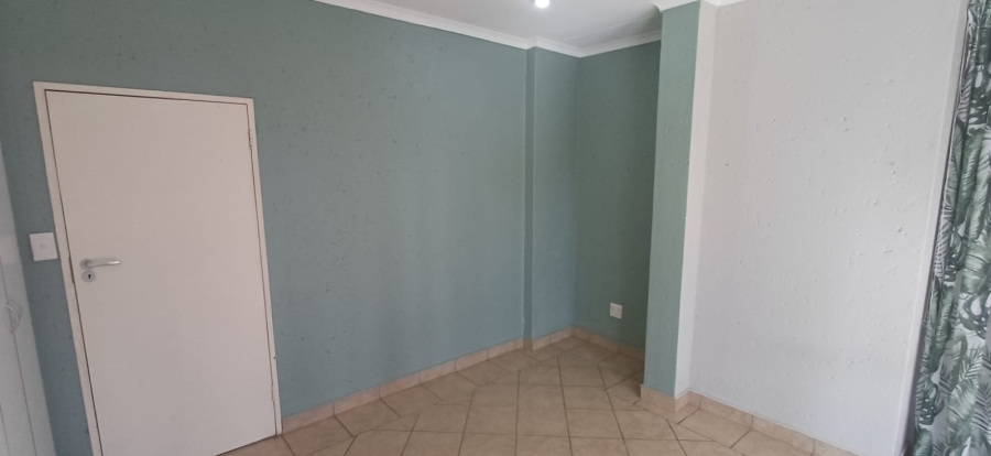 To Let 4 Bedroom Property for Rent in Silver Lakes Golf Estate Gauteng