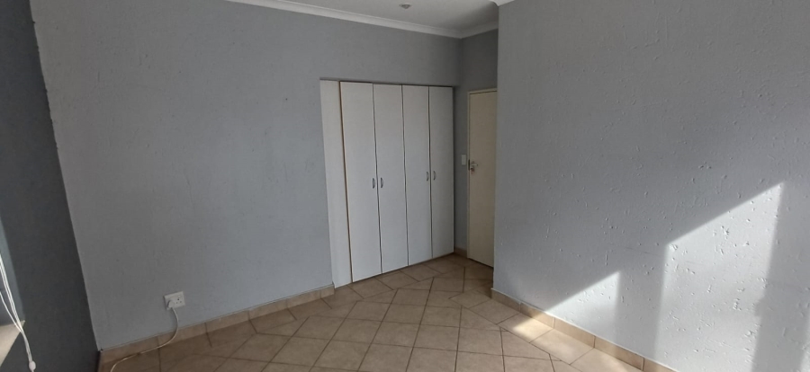 To Let 4 Bedroom Property for Rent in Silver Lakes Golf Estate Gauteng