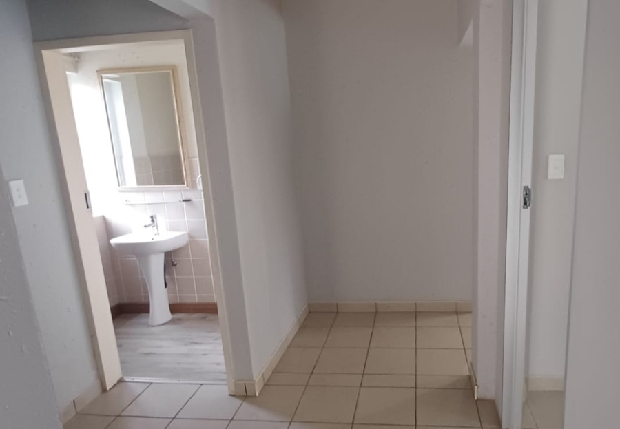To Let 4 Bedroom Property for Rent in Silver Lakes Golf Estate Gauteng