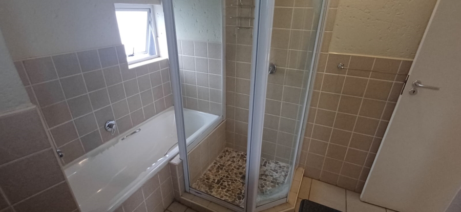 To Let 4 Bedroom Property for Rent in Silver Lakes Golf Estate Gauteng