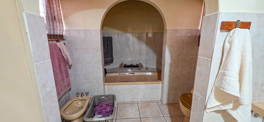 6 Bedroom Property for Sale in Wonderboom Gauteng