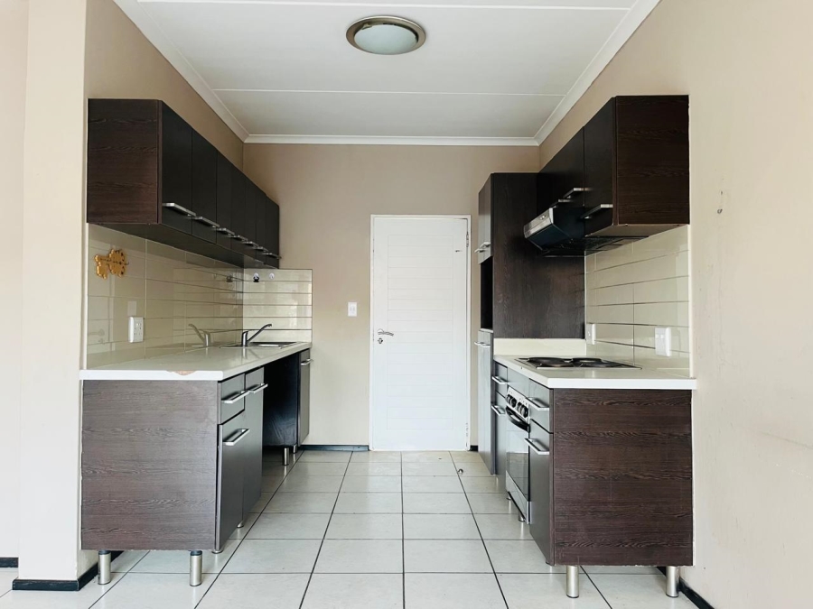 2 Bedroom Property for Sale in Oakdene Gauteng