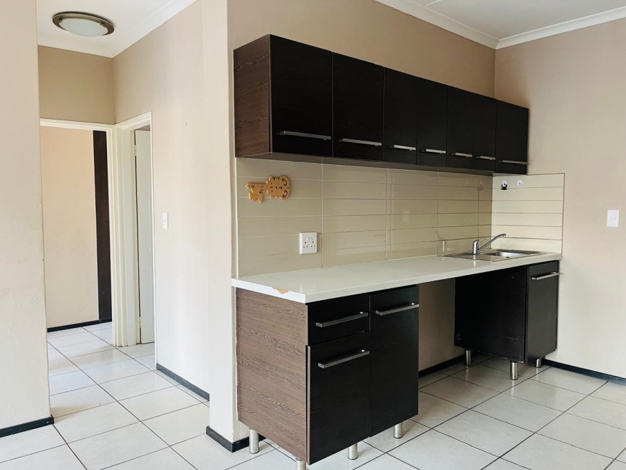 2 Bedroom Property for Sale in Oakdene Gauteng