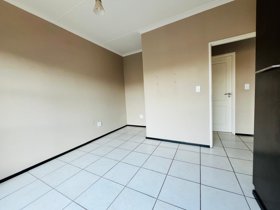 2 Bedroom Property for Sale in Oakdene Gauteng