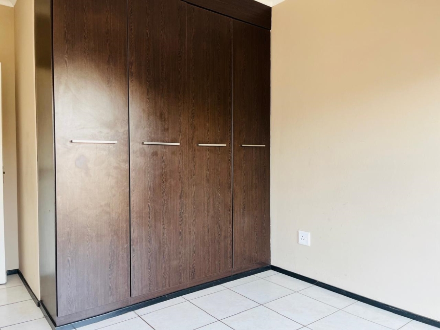 2 Bedroom Property for Sale in Oakdene Gauteng