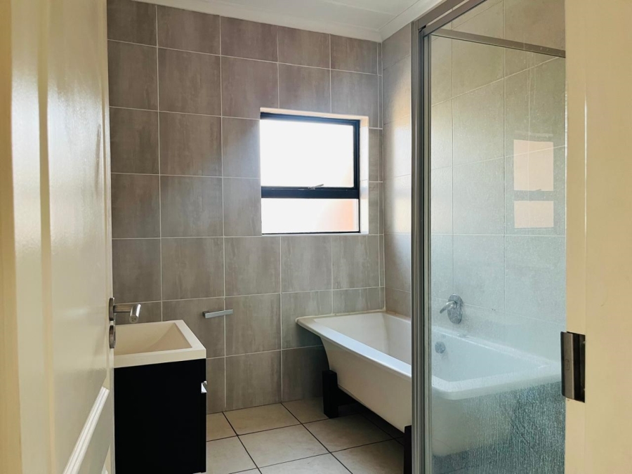 2 Bedroom Property for Sale in Oakdene Gauteng