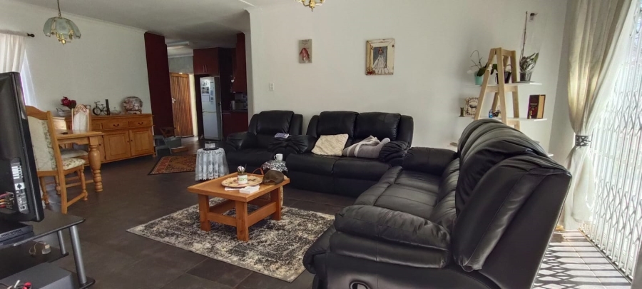 3 Bedroom Property for Sale in Helikonpark Gauteng