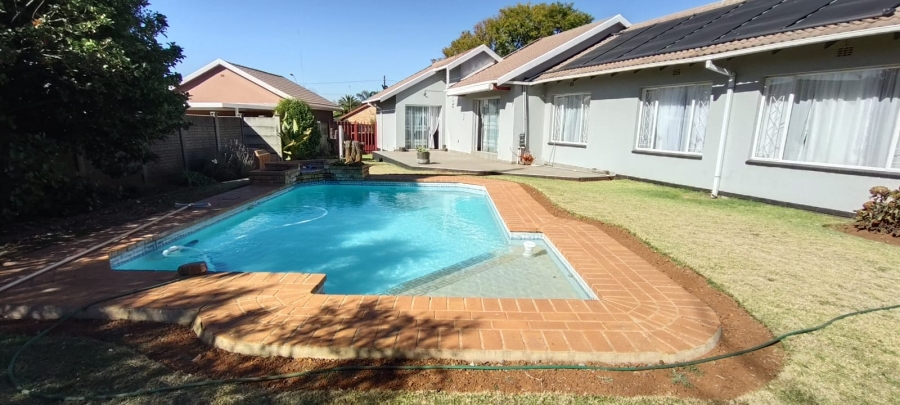 3 Bedroom Property for Sale in Helikonpark Gauteng
