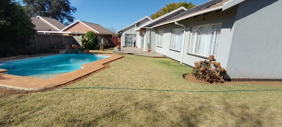 3 Bedroom Property for Sale in Helikonpark Gauteng