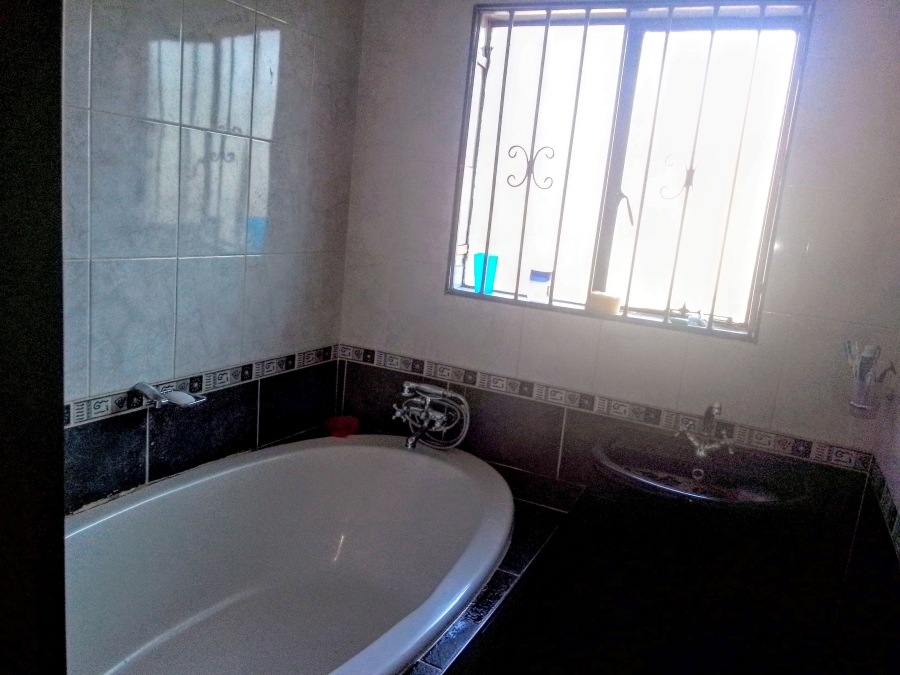 4 Bedroom Property for Sale in Witpoortjie Gauteng