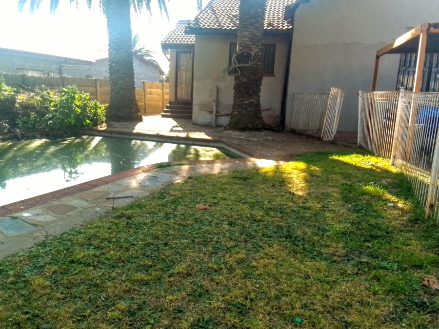 4 Bedroom Property for Sale in Witpoortjie Gauteng