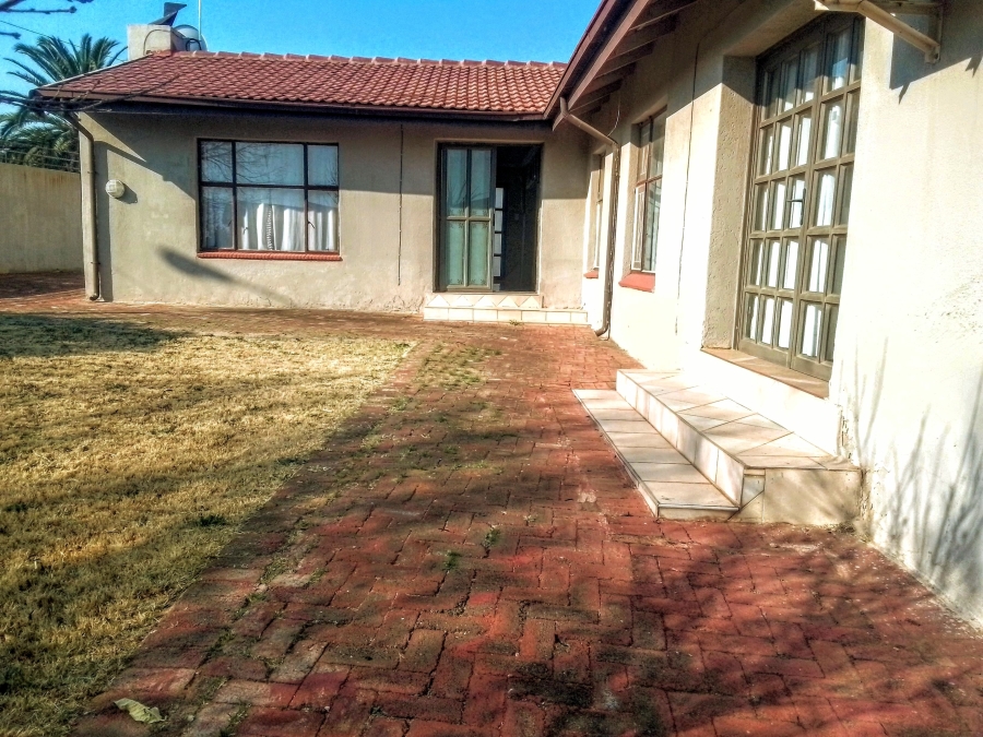 4 Bedroom Property for Sale in Witpoortjie Gauteng