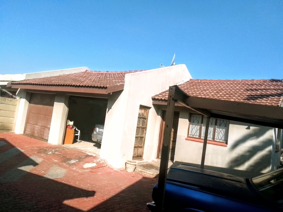 4 Bedroom Property for Sale in Witpoortjie Gauteng