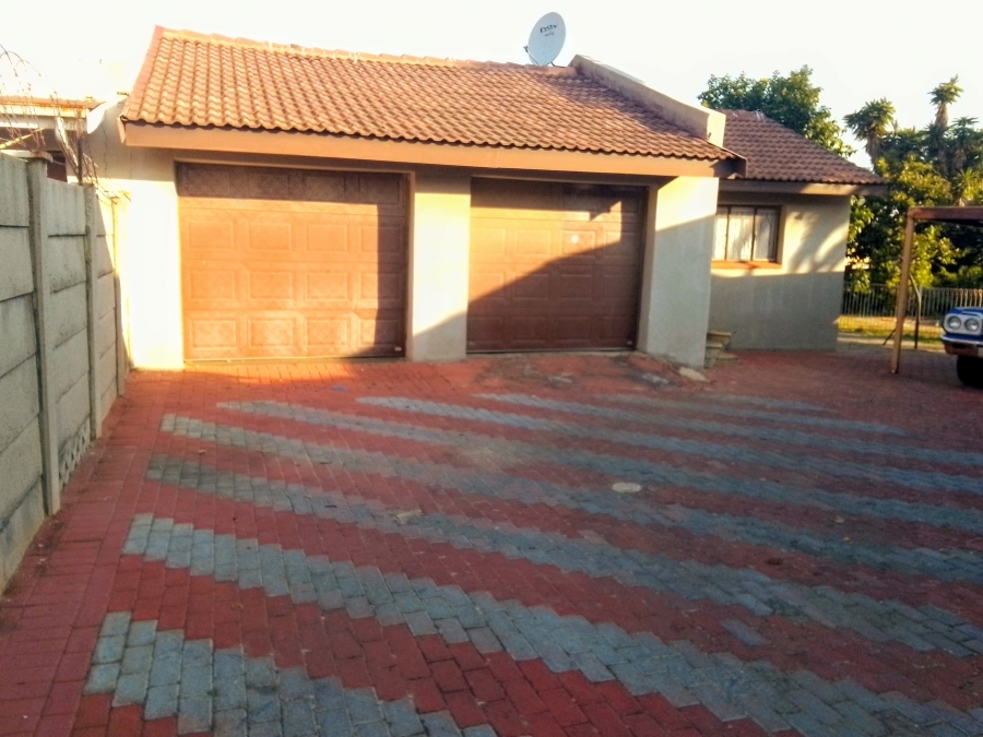 4 Bedroom Property for Sale in Witpoortjie Gauteng