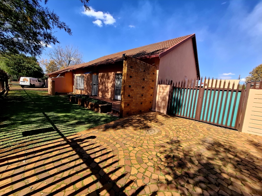 To Let 3 Bedroom Property for Rent in Brakpan Central Gauteng