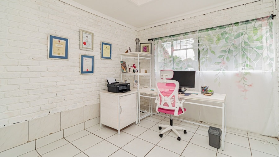 3 Bedroom Property for Sale in Brackenhurst Gauteng