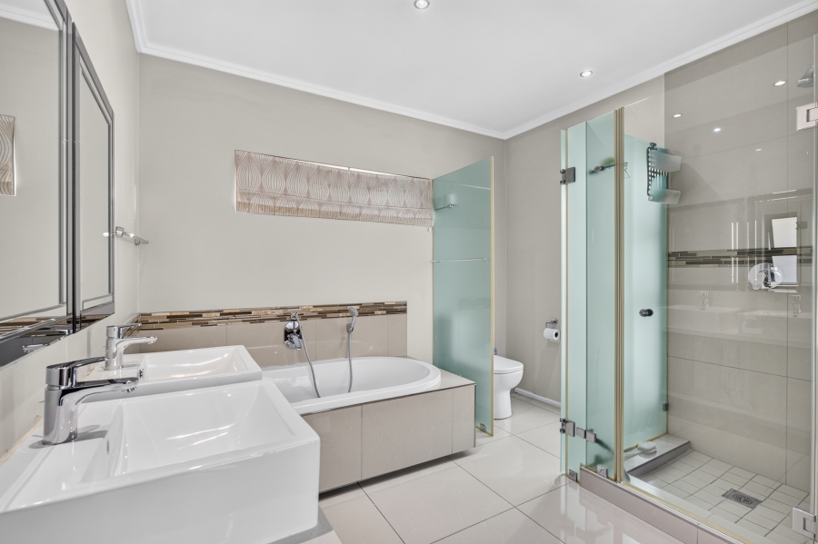 4 Bedroom Property for Sale in Lonehill Gauteng
