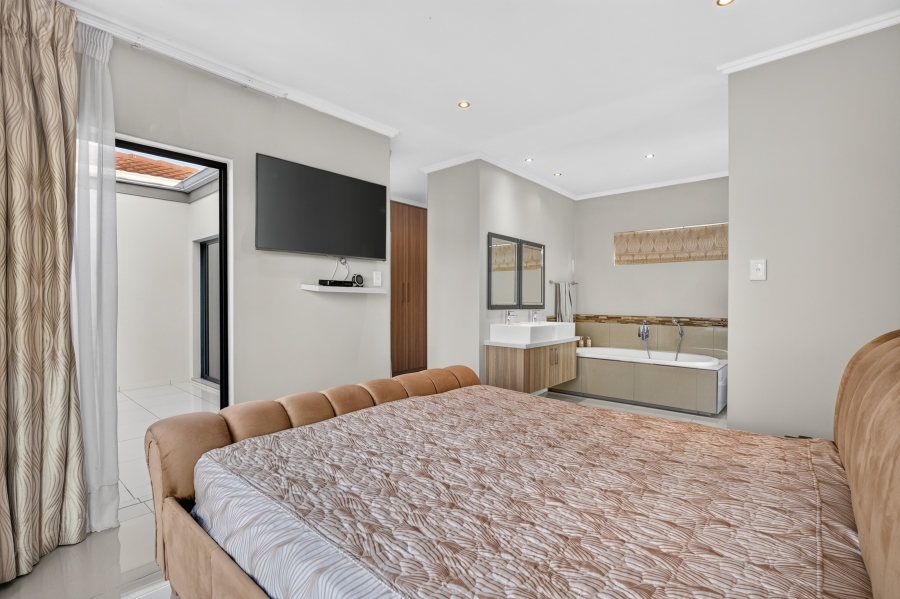 4 Bedroom Property for Sale in Lonehill Gauteng