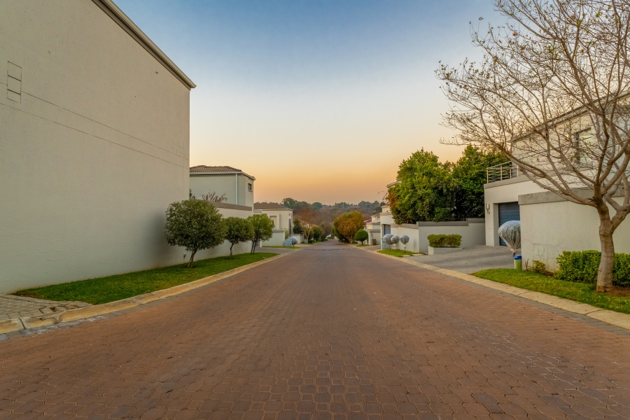 4 Bedroom Property for Sale in Lonehill Gauteng