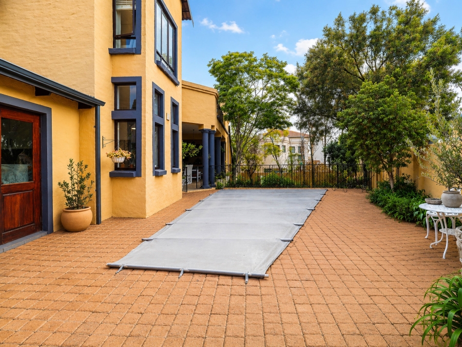5 Bedroom Property for Sale in Blue Valley Golf Estate Gauteng