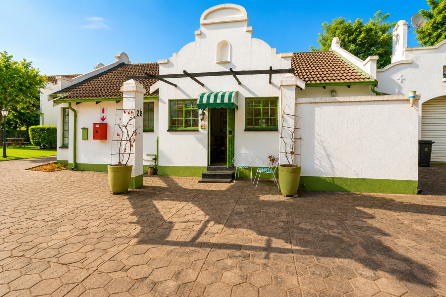 2 Bedroom Property for Sale in Die Hoewes Gauteng