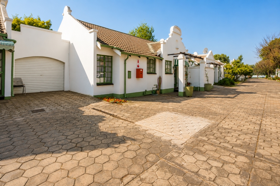 2 Bedroom Property for Sale in Die Hoewes Gauteng
