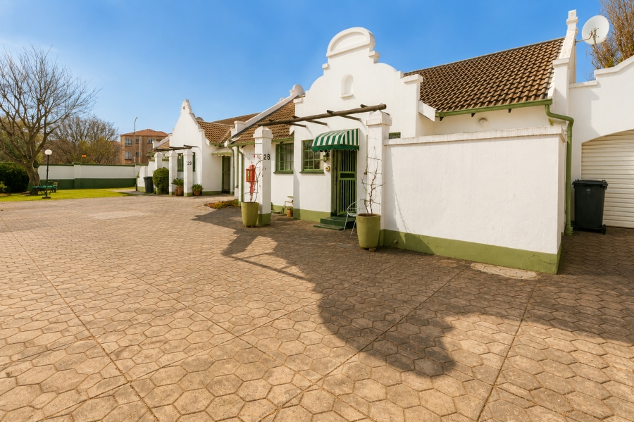2 Bedroom Property for Sale in Die Hoewes Gauteng