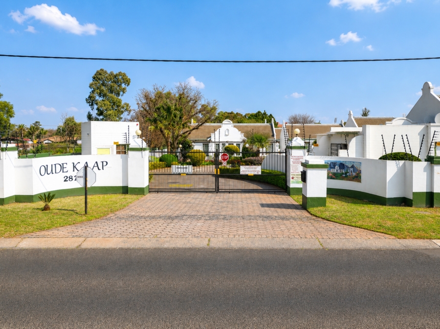 2 Bedroom Property for Sale in Die Hoewes Gauteng