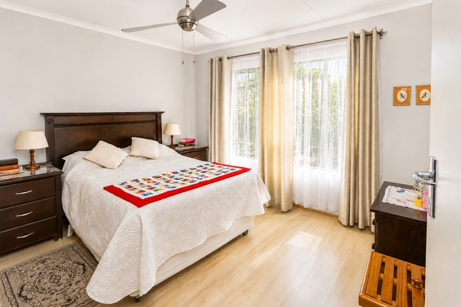 2 Bedroom Property for Sale in Die Hoewes Gauteng