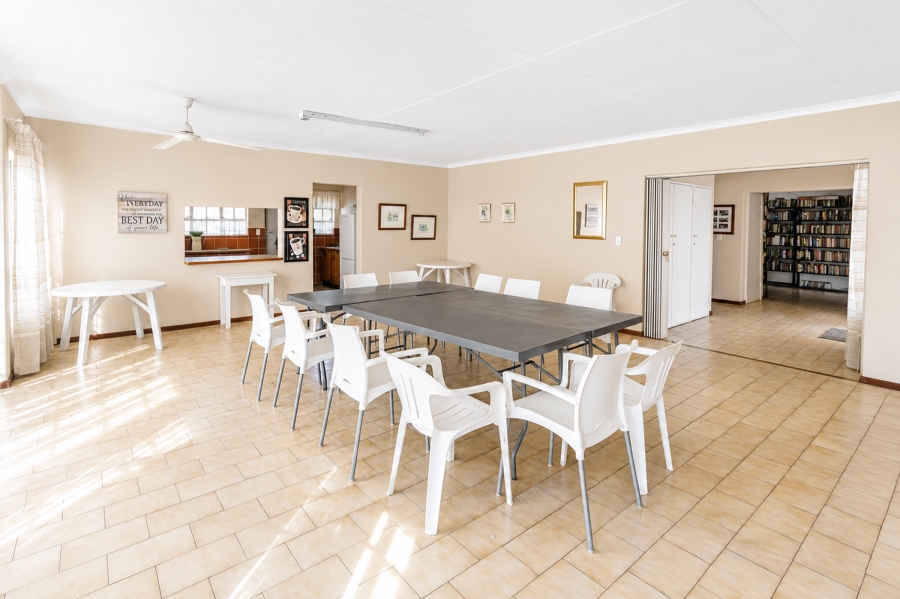 2 Bedroom Property for Sale in Die Hoewes Gauteng