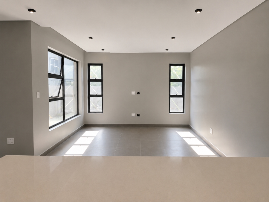 To Let 2 Bedroom Property for Rent in Waverley Gauteng