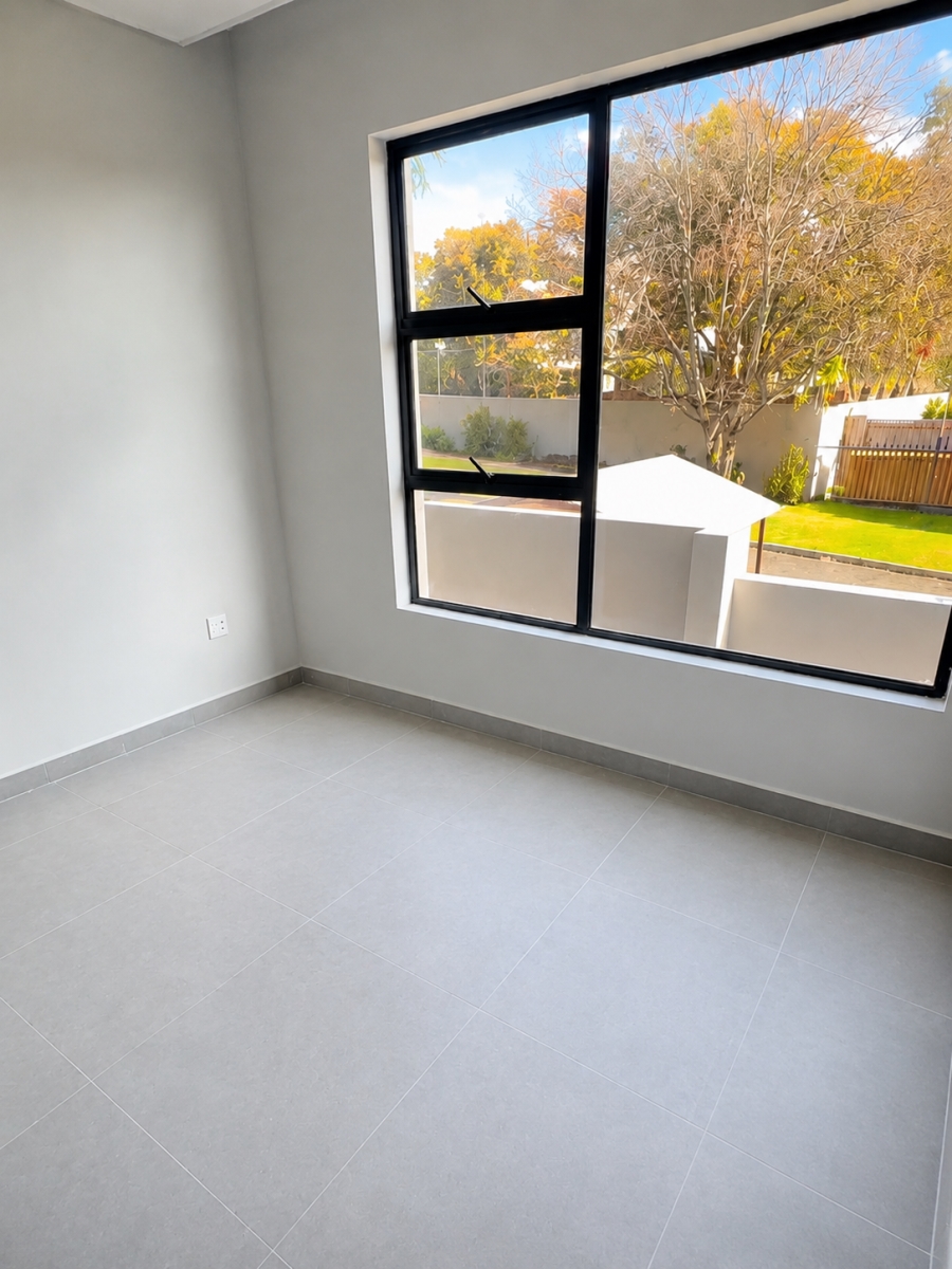 To Let 2 Bedroom Property for Rent in Waverley Gauteng