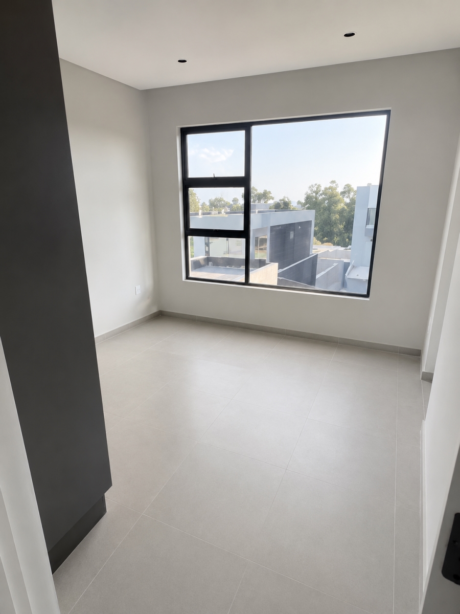 To Let 2 Bedroom Property for Rent in Waverley Gauteng