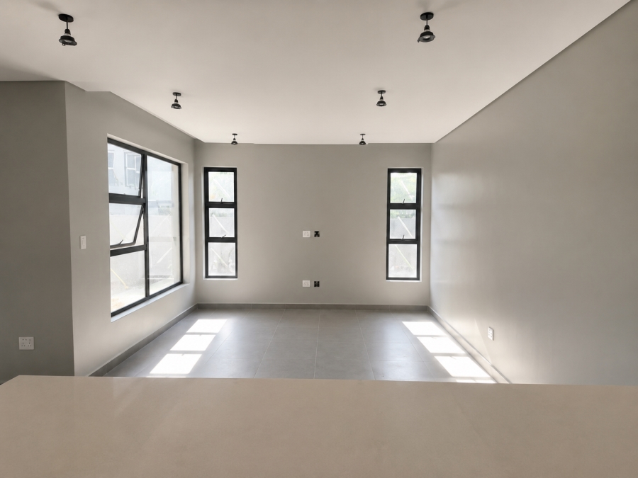 To Let 2 Bedroom Property for Rent in Waverley Gauteng
