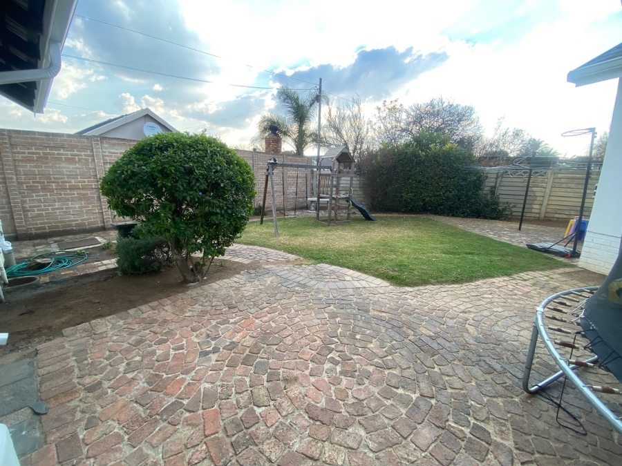 3 Bedroom Property for Sale in Farrarmere Gauteng