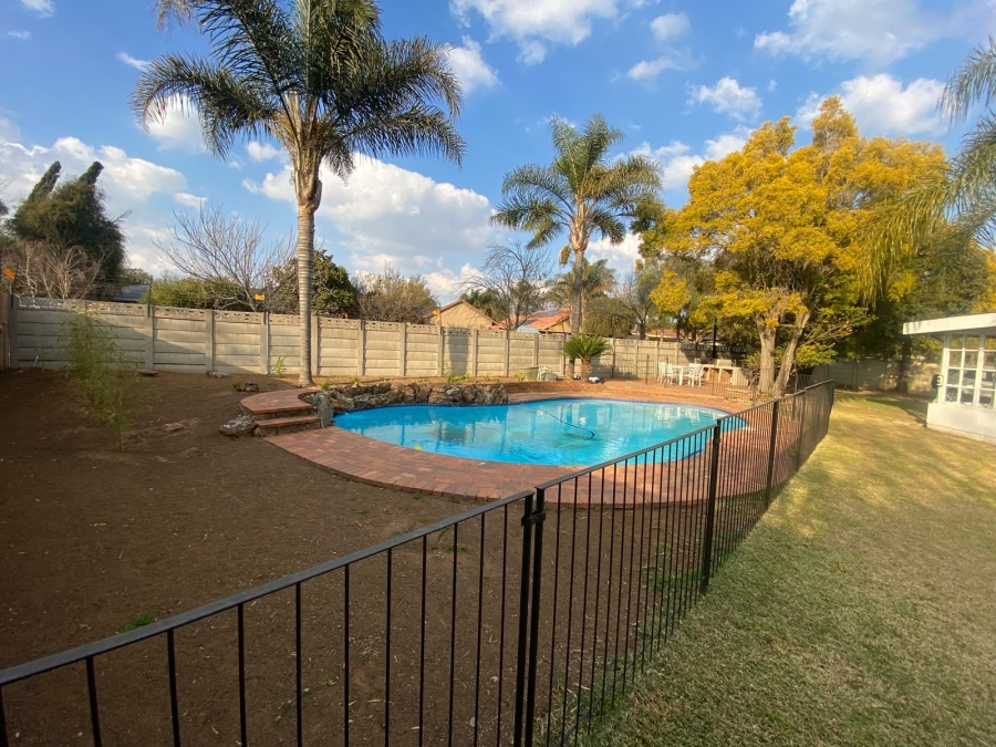 3 Bedroom Property for Sale in Farrarmere Gauteng