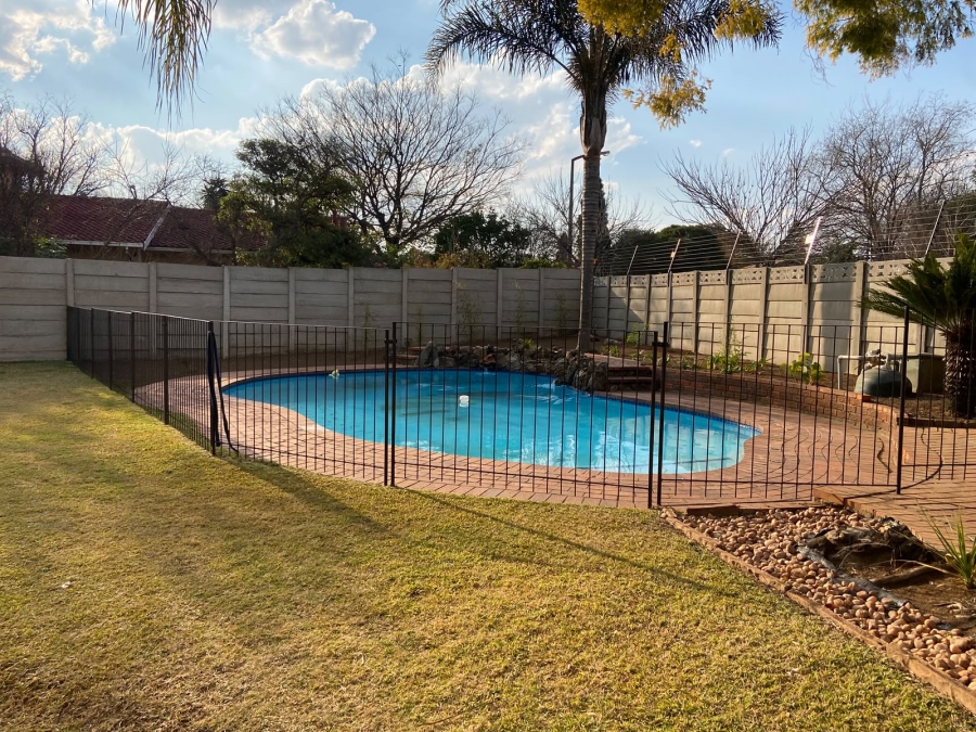 3 Bedroom Property for Sale in Farrarmere Gauteng